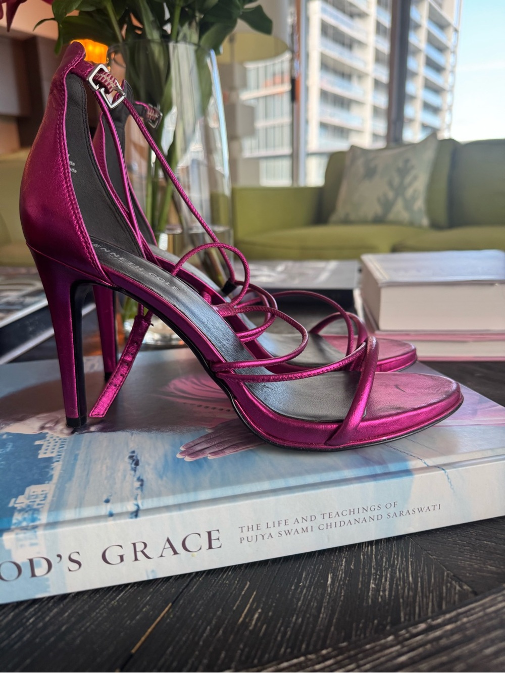 Kenneth Cole Bryanna Metallic Fuchsia Strappy Heels – Size 9.5